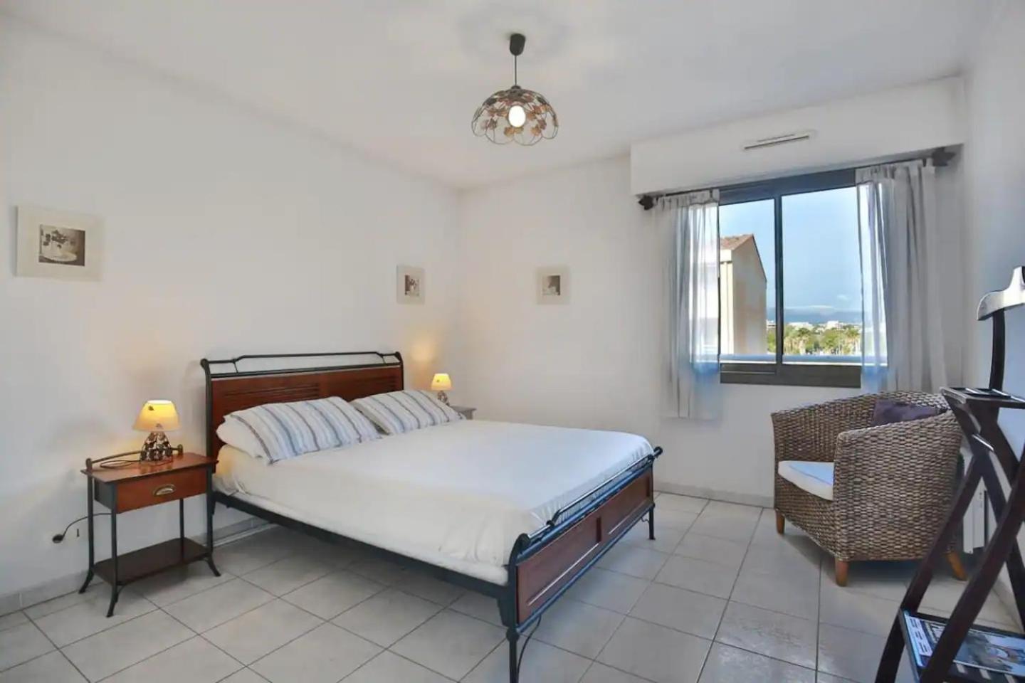 Charming Two-Bedroom Apartment With Balcony And Garage By The Marina Antibes Ngoại thất bức ảnh
