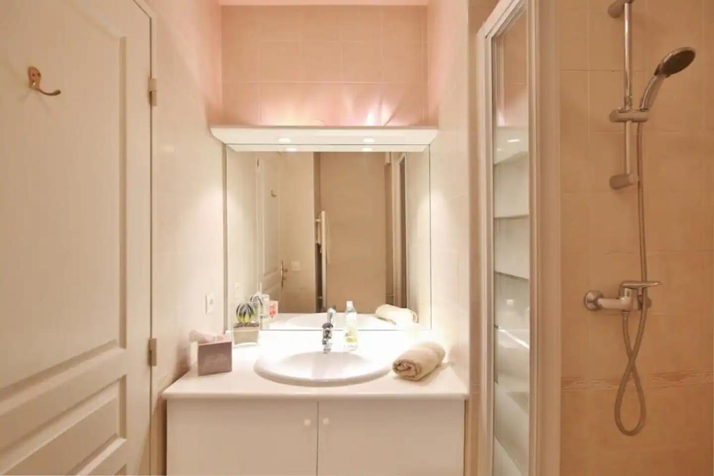 Charming Two-Bedroom Apartment With Balcony And Garage By The Marina Antibes Ngoại thất bức ảnh